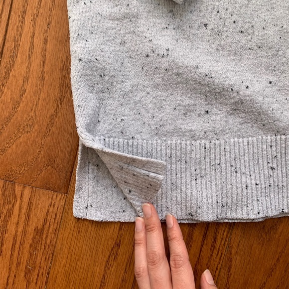 [SOLD] Gray Speckled Colorblock Tunic Sweater - Picture 3 of 4